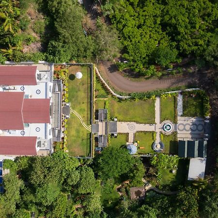 Bellevue Palace By Stayvista - Lavish Abode With A Pool, Landscaped Lawn, Gazebo & Adventure Activities Nāsik Eksteriør bilde
