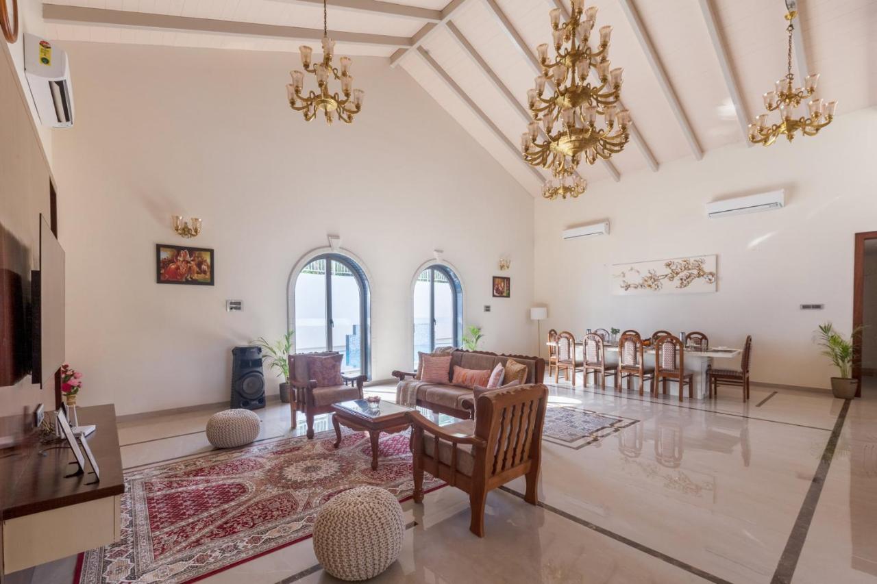 Bellevue Palace By Stayvista - Lavish Abode With A Pool, Landscaped Lawn, Gazebo & Adventure Activities Nāsik Eksteriør bilde
