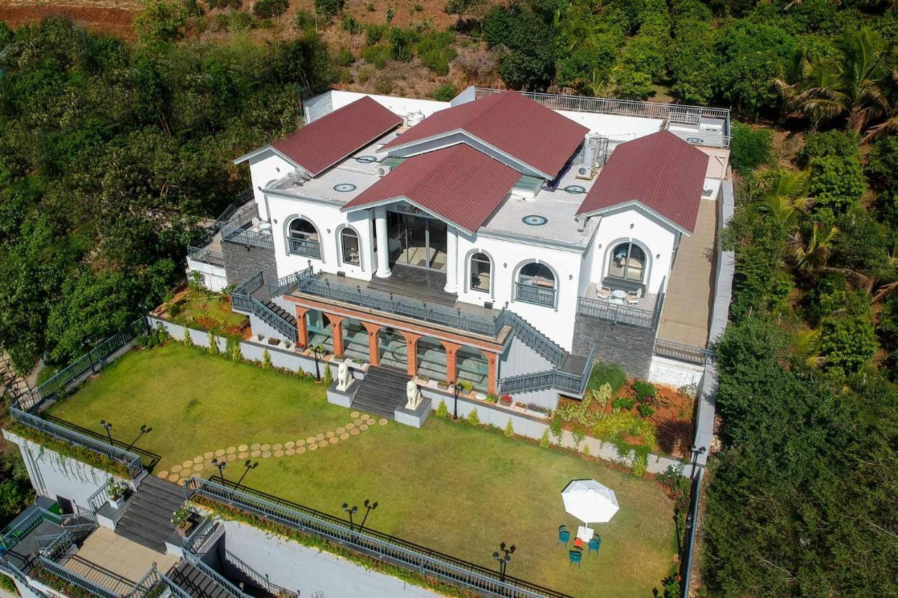 Bellevue Palace By Stayvista - Lavish Abode With A Pool, Landscaped Lawn, Gazebo & Adventure Activities Nāsik Eksteriør bilde