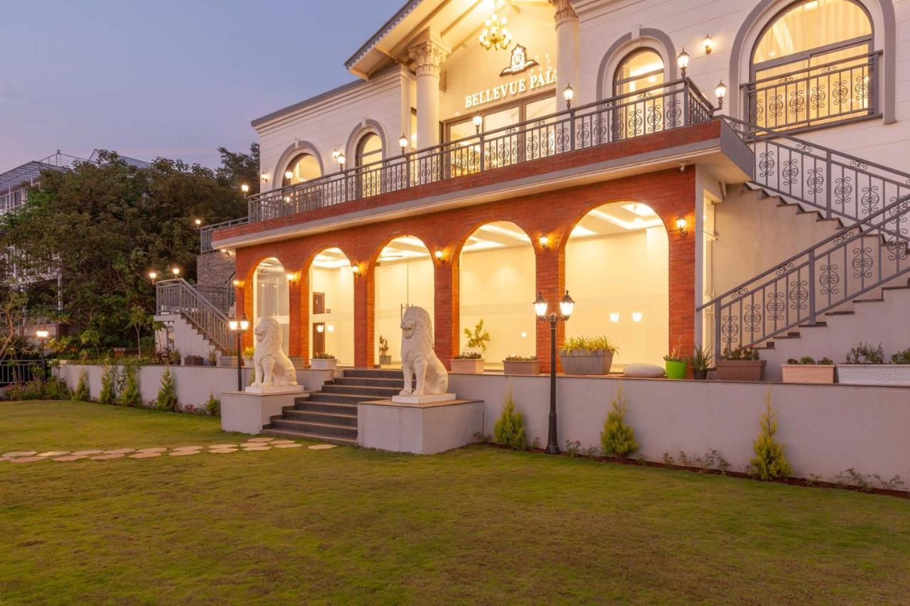 Bellevue Palace By Stayvista - Lavish Abode With A Pool, Landscaped Lawn, Gazebo & Adventure Activities Nāsik Eksteriør bilde