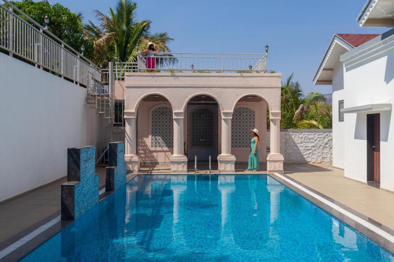 Bellevue Palace By Stayvista - Lavish Abode With A Pool, Landscaped Lawn, Gazebo & Adventure Activities Nāsik Eksteriør bilde