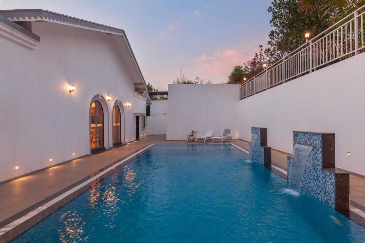Bellevue Palace By Stayvista - Lavish Abode With A Pool, Landscaped Lawn, Gazebo & Adventure Activities Nāsik Eksteriør bilde