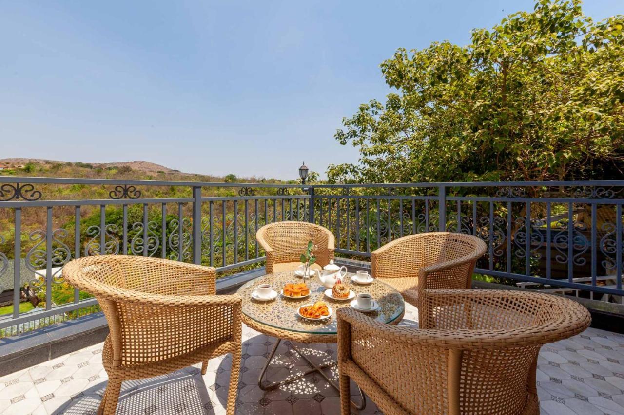 Bellevue Palace By Stayvista - Lavish Abode With A Pool, Landscaped Lawn, Gazebo & Adventure Activities Nāsik Eksteriør bilde