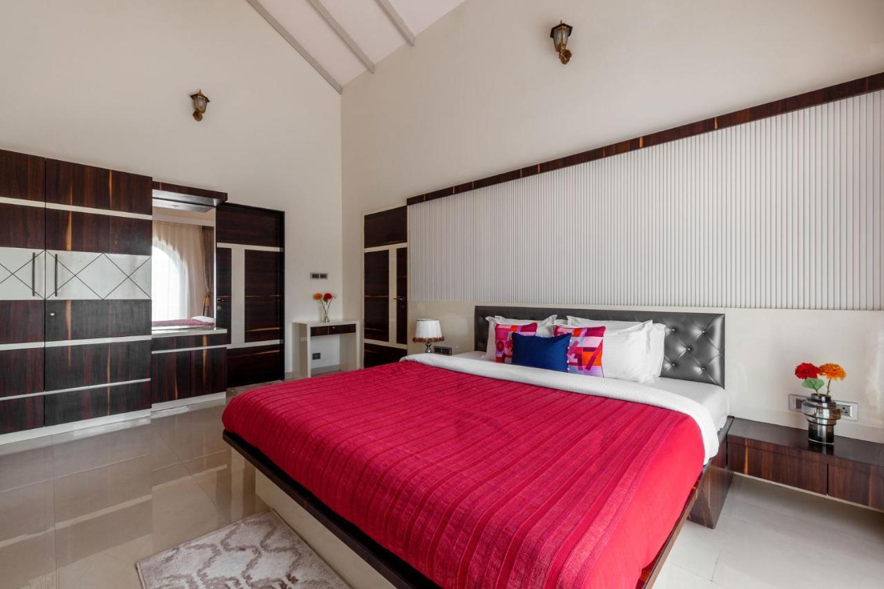 Bellevue Palace By Stayvista - Lavish Abode With A Pool, Landscaped Lawn, Gazebo & Adventure Activities Nāsik Eksteriør bilde