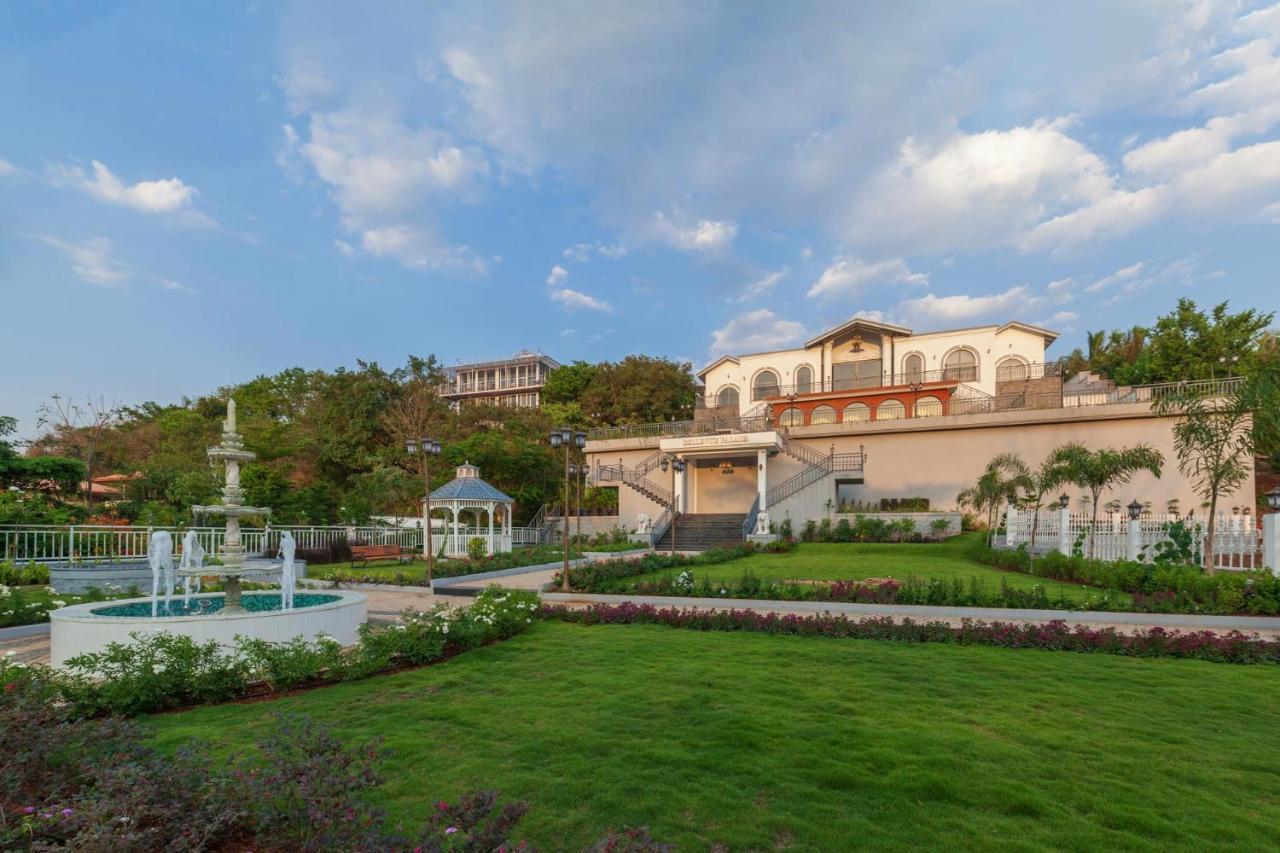 Bellevue Palace By Stayvista - Lavish Abode With A Pool, Landscaped Lawn, Gazebo & Adventure Activities Nāsik Eksteriør bilde