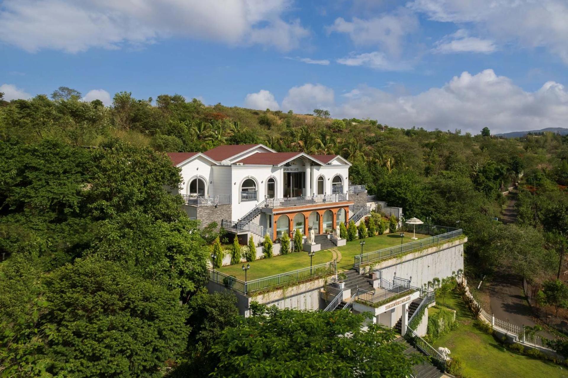 Bellevue Palace By Stayvista - Lavish Abode With A Pool, Landscaped Lawn, Gazebo & Adventure Activities Nāsik Eksteriør bilde